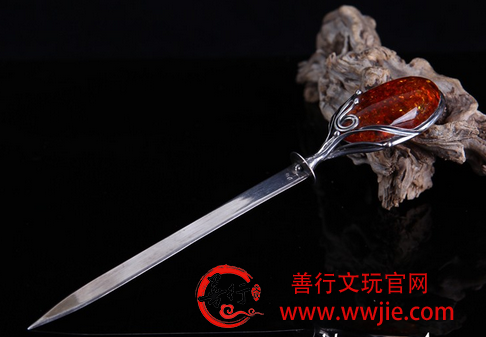  琥珀首饰都有哪几种？