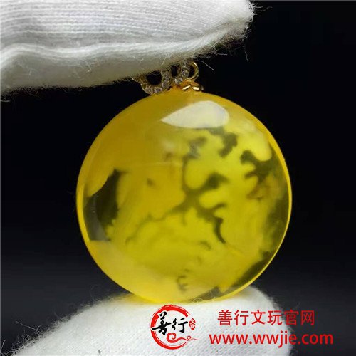 蜜蜡的内部纹理如此美丽