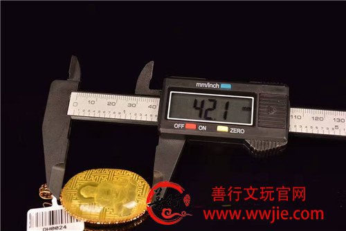  净水金珀阴雕释迦摩尼镶嵌吊坠