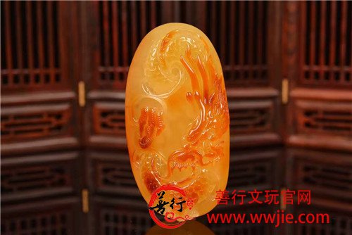 火龙牌一块，蜡质俏色红润