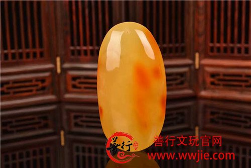  火龙牌一块，蜡质俏色红润