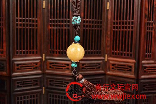 满蜡小龙珠搭配流苏