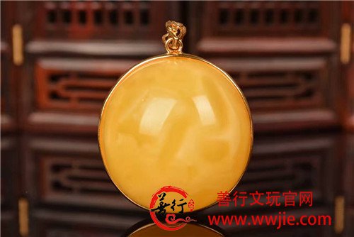  镶嵌款半圆吊坠，蜡质好不好，打眼一看就知道