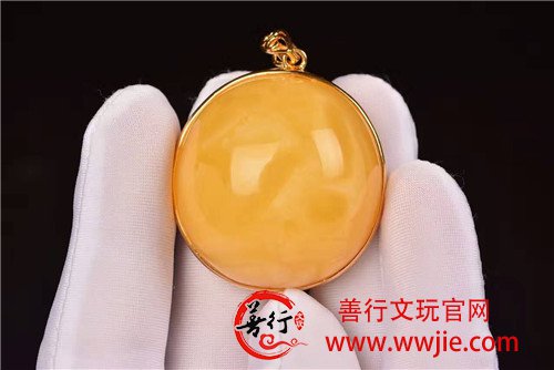  镶嵌款半圆吊坠，蜡质好不好，打眼一看就知道