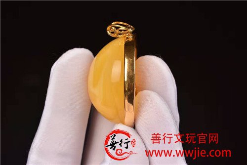  镶嵌款半圆吊坠，蜡质好不好，打眼一看就知道