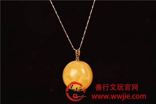  镶嵌款半圆吊坠，蜡质好不好，打眼一看就知道