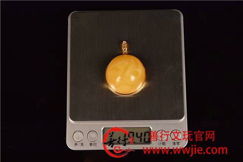  镶嵌款半圆吊坠，蜡质好不好，打眼一看就知道
