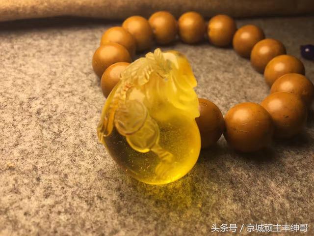 蜜蜡盘玩和保养的技巧
