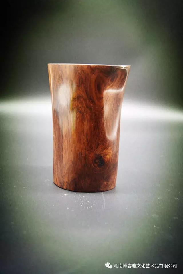 品鉴：黄花梨笔筒