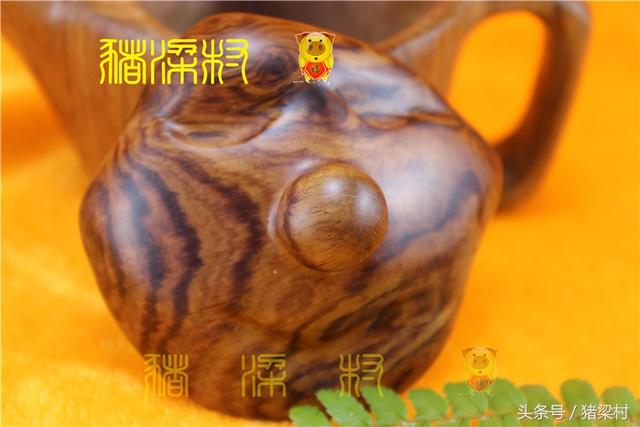 《笑》——黄花梨小壶