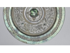 东汉镶嵌着绿松石的铜镜