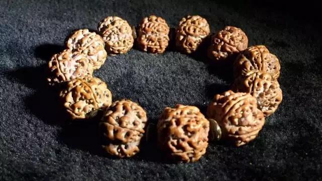 怎么样挑选一串金刚菩提呢？