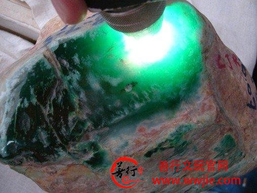 翡翠入门必读：木那翡翠和莫西沙翡翠特点