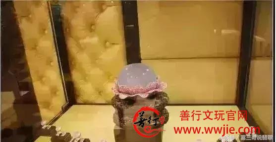 花70万在缅甸买的翡翠摆件，回国后竟只值几千块！