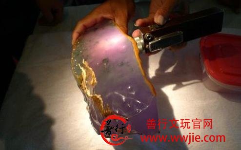 翡翠毛料，缅甸公盘天价翡翠你听闻多少？