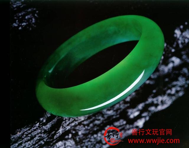 翡翠很漂亮，但你知道翡翠的内部特征吗？