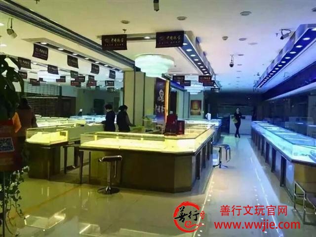 3千翡翠蛋面比3万的差在哪儿？垃圾玉秒变帝王绿！