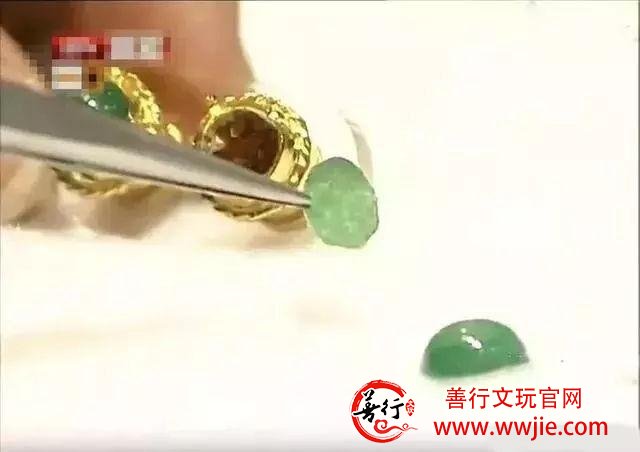 3千翡翠蛋面比3万的差在哪儿？垃圾玉秒变帝王绿！