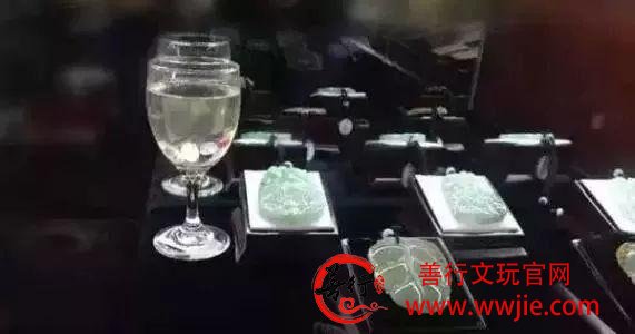 3千翡翠蛋面比3万的差在哪儿？垃圾玉秒变帝王绿！