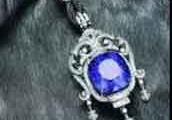 坦桑石是蓝/紫色种类的黝帘石，属于宝石
