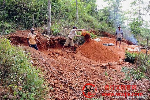 蓝宝石之旅：蓝宝石原石究竟长什么样~