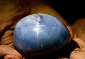世界上最大的蓝宝石——亚当之星，重达1404.49克拉