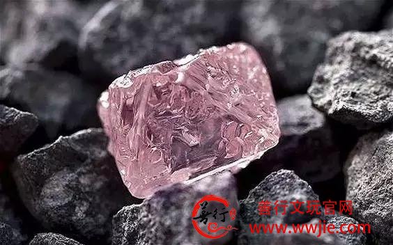 钻石赏析：自然界下的钻石原石