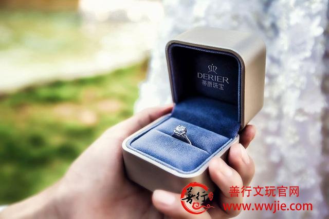 结婚钻戒戴哪个手？结婚钻戒选哪个品牌？
